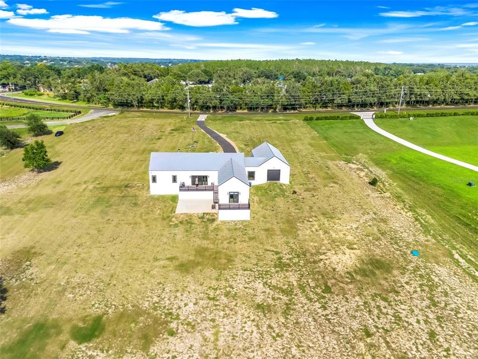 Activo con contrato: $970,000 (3 camas, 2 baños, 3132 Pies cuadrados)