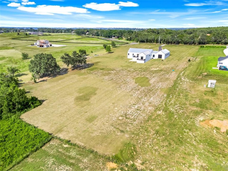 Activo con contrato: $970,000 (3 camas, 2 baños, 3132 Pies cuadrados)