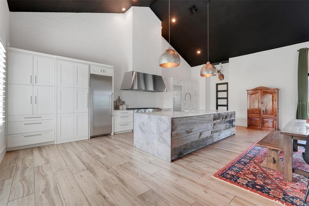 Activo con contrato: $970,000 (3 camas, 2 baños, 3132 Pies cuadrados)