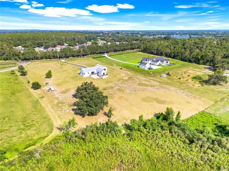 Activo con contrato: $970,000 (3 camas, 2 baños, 3132 Pies cuadrados)