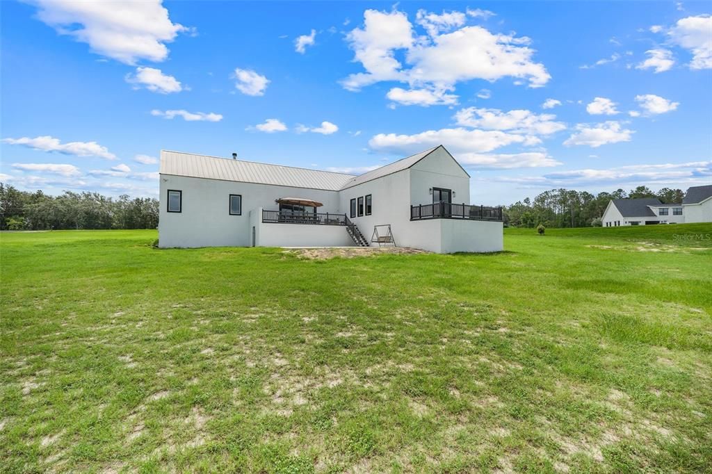 Activo con contrato: $970,000 (3 camas, 2 baños, 3132 Pies cuadrados)