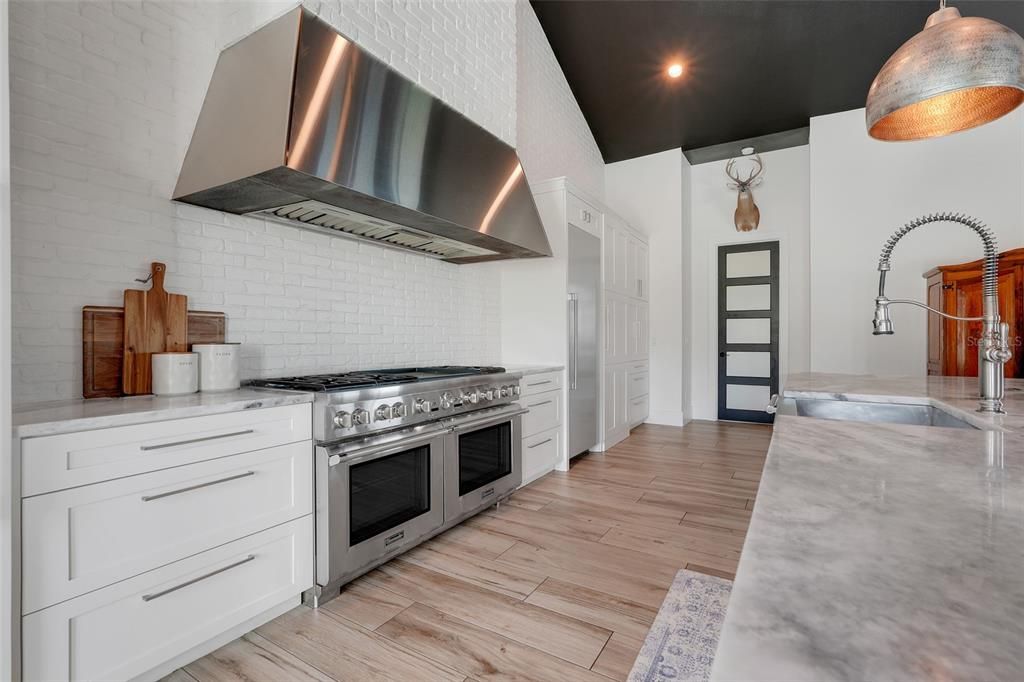 Activo con contrato: $970,000 (3 camas, 2 baños, 3132 Pies cuadrados)