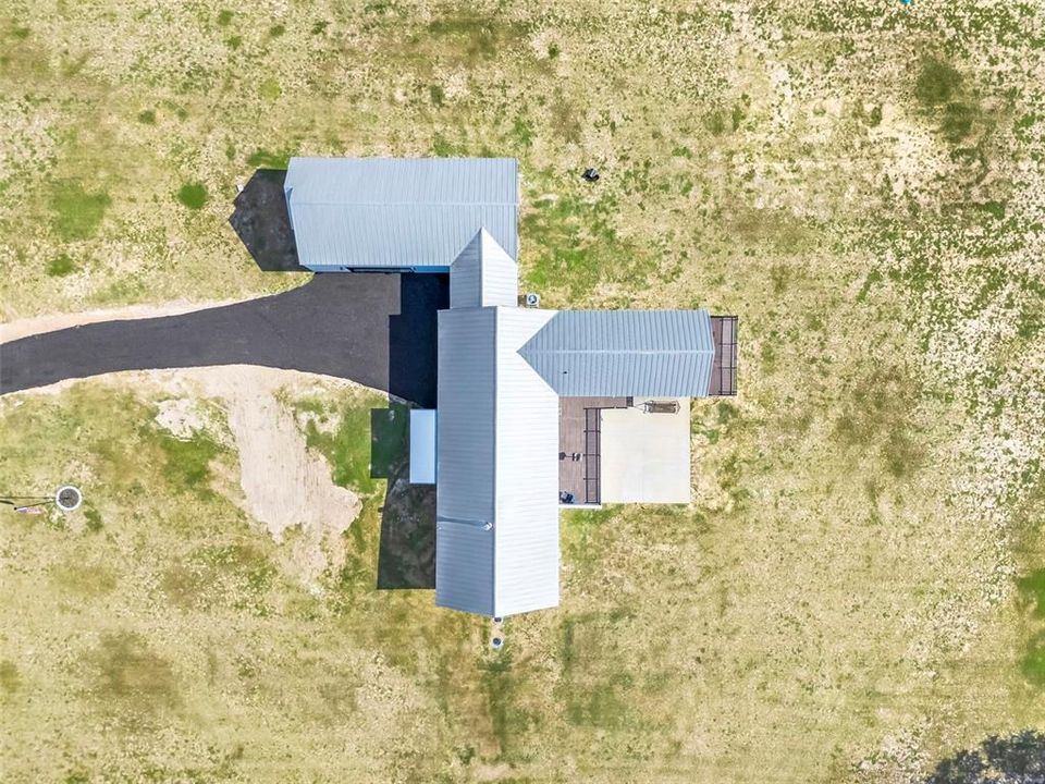 Activo con contrato: $970,000 (3 camas, 2 baños, 3132 Pies cuadrados)