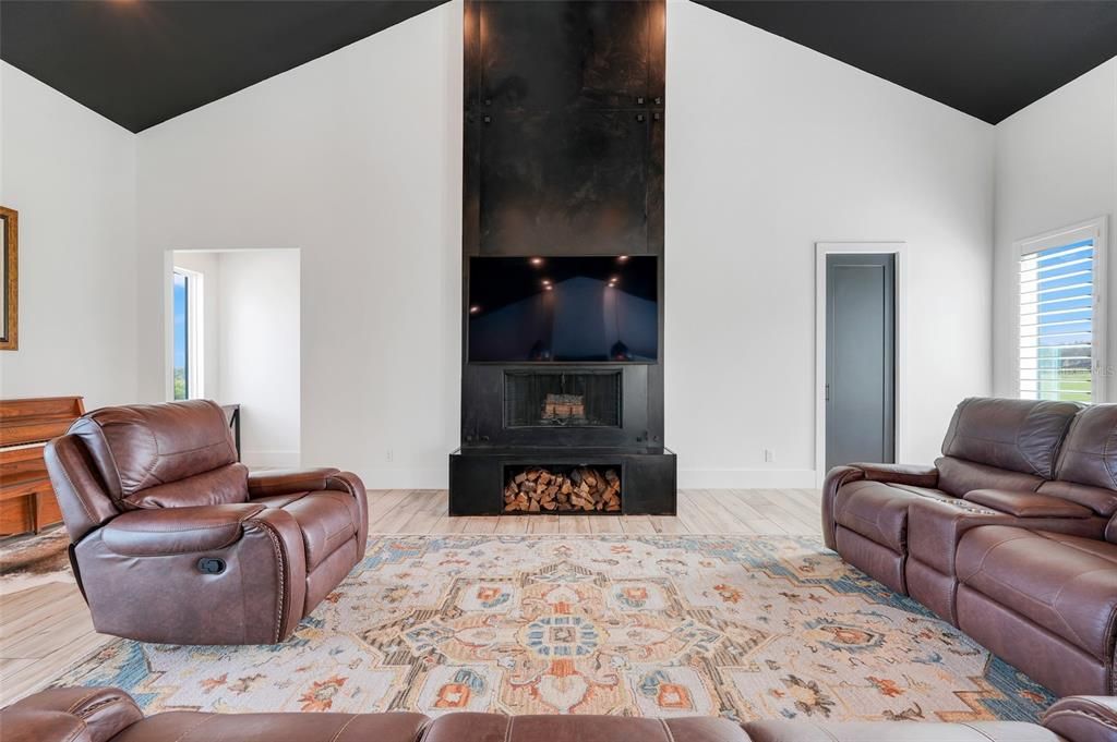 Activo con contrato: $970,000 (3 camas, 2 baños, 3132 Pies cuadrados)