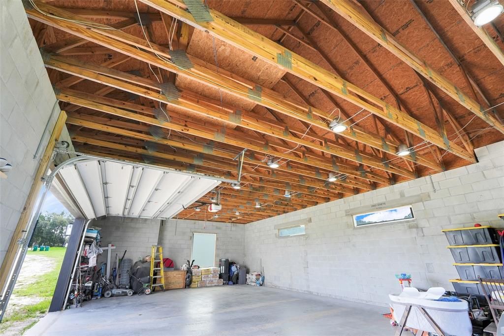 Activo con contrato: $970,000 (3 camas, 2 baños, 3132 Pies cuadrados)