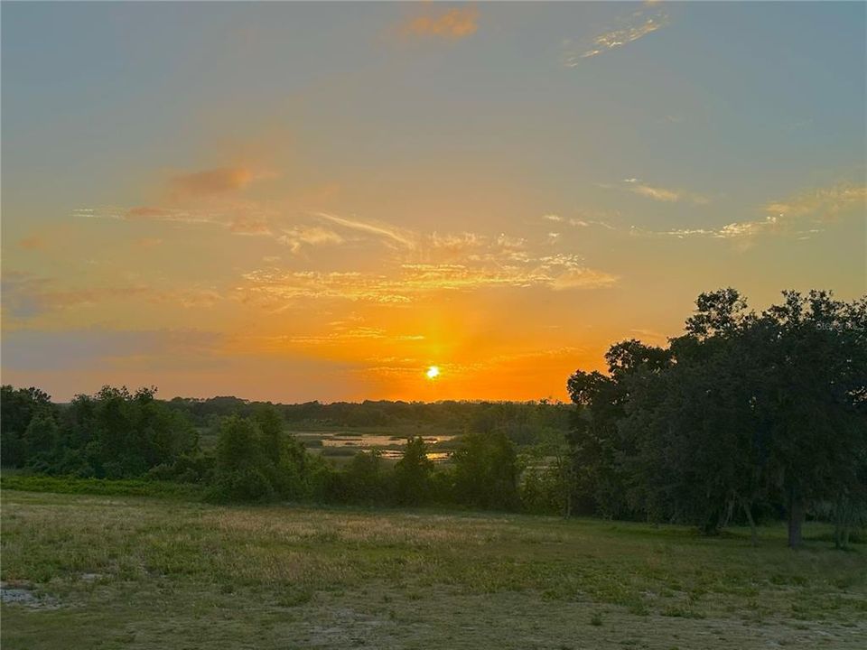 Activo con contrato: $970,000 (3 camas, 2 baños, 3132 Pies cuadrados)