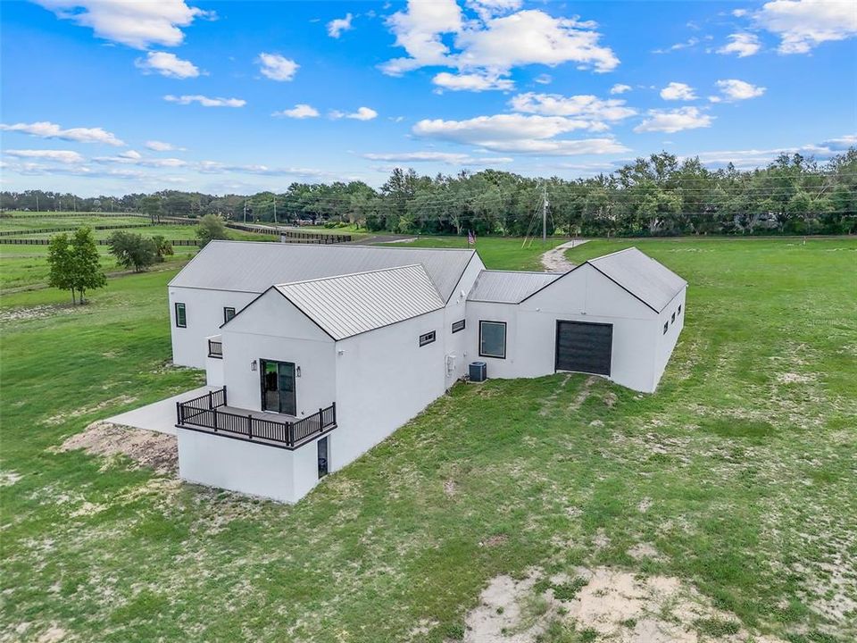 Activo con contrato: $970,000 (3 camas, 2 baños, 3132 Pies cuadrados)