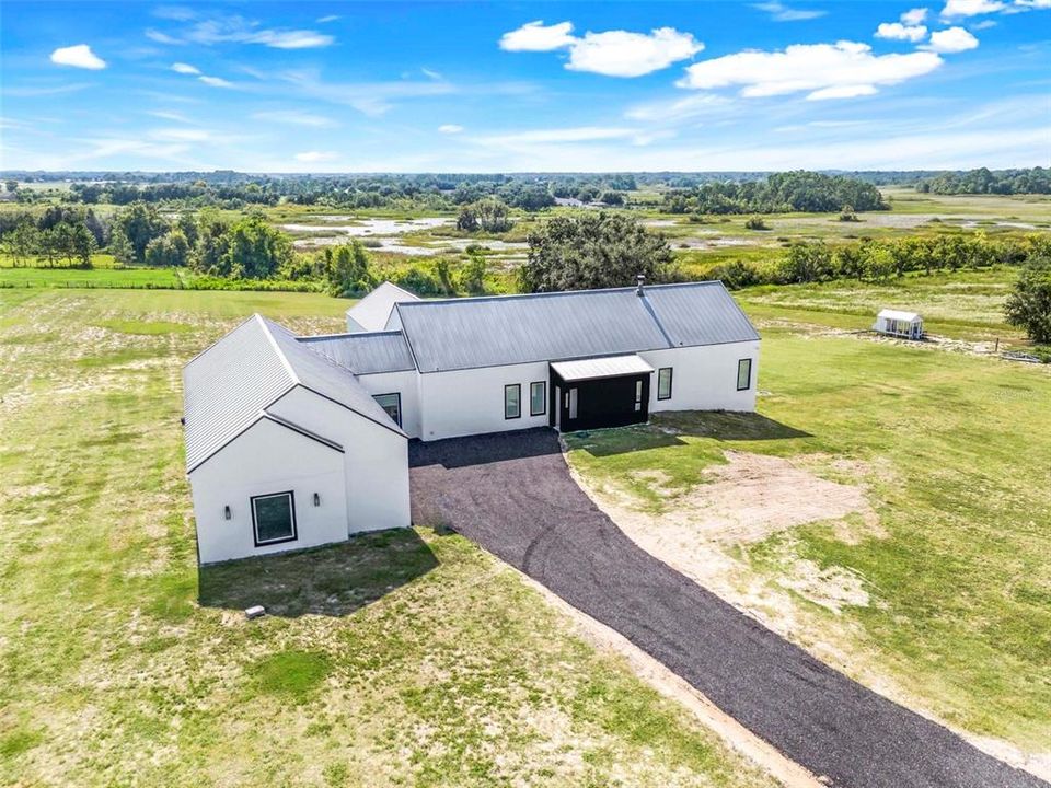 Activo con contrato: $970,000 (3 camas, 2 baños, 3132 Pies cuadrados)