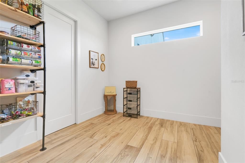 Activo con contrato: $970,000 (3 camas, 2 baños, 3132 Pies cuadrados)