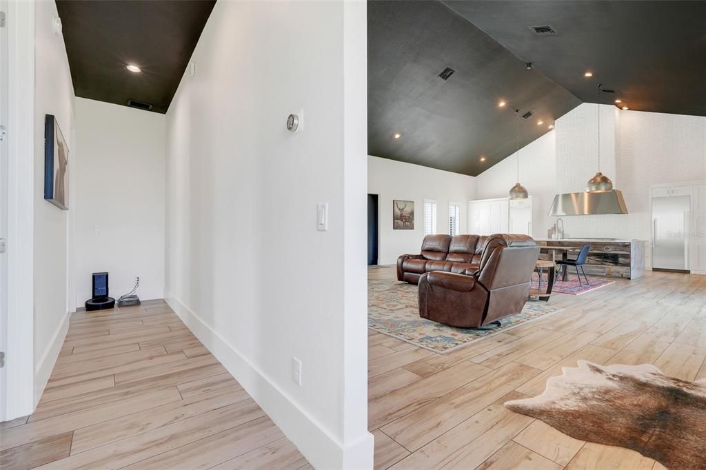 Activo con contrato: $970,000 (3 camas, 2 baños, 3132 Pies cuadrados)