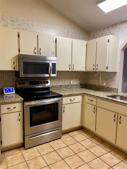 待售: $245,000 (3 贝兹, 2 浴室, 1840 平方英尺)