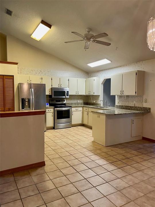 待售: $245,000 (3 贝兹, 2 浴室, 1840 平方英尺)