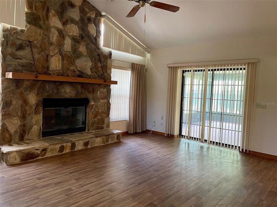 待售: $245,000 (3 贝兹, 2 浴室, 1840 平方英尺)