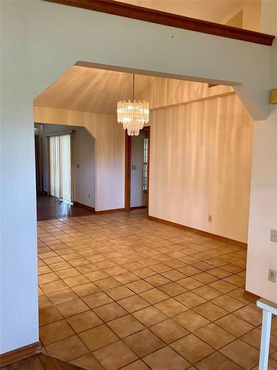 待售: $245,000 (3 贝兹, 2 浴室, 1840 平方英尺)