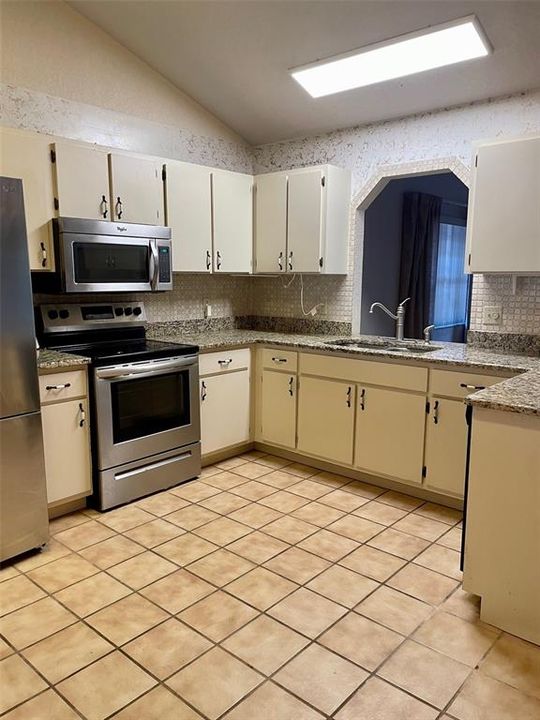 待售: $245,000 (3 贝兹, 2 浴室, 1840 平方英尺)