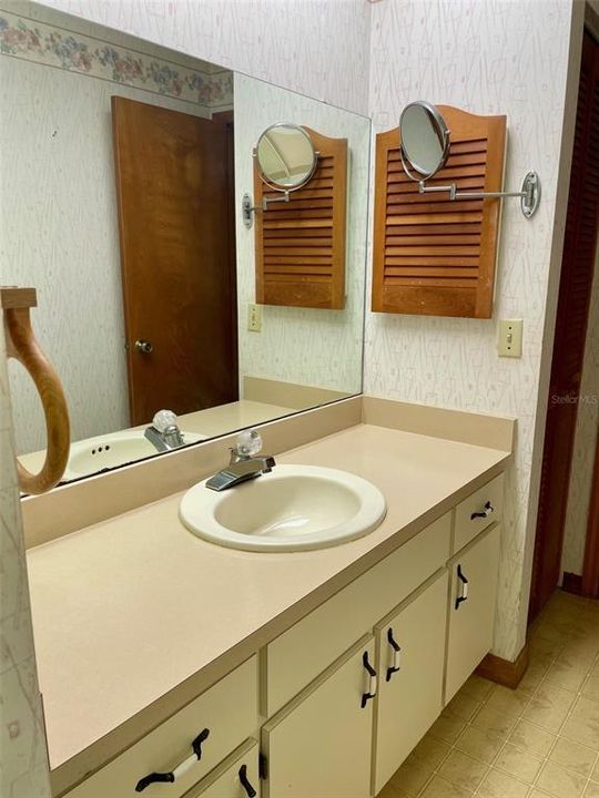 待售: $245,000 (3 贝兹, 2 浴室, 1840 平方英尺)