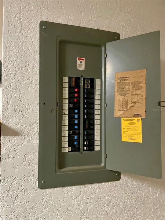 待售: $245,000 (3 贝兹, 2 浴室, 1840 平方英尺)