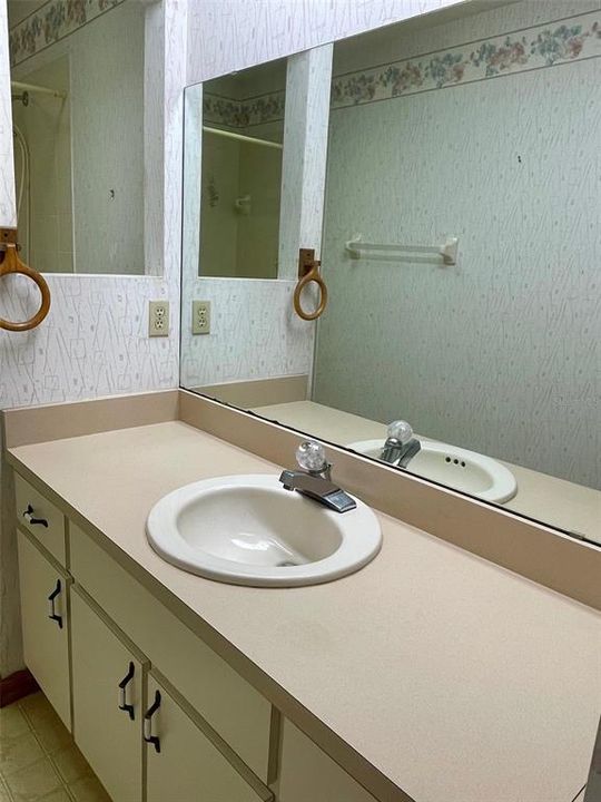 待售: $245,000 (3 贝兹, 2 浴室, 1840 平方英尺)