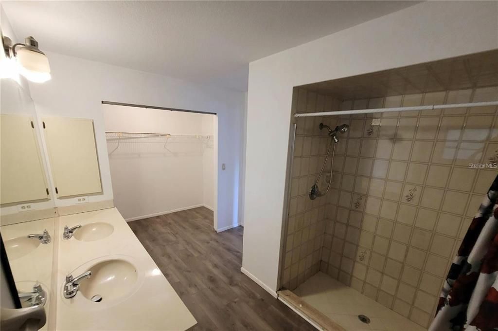 Active With Contract: $1,575 (3 beds, 2 baths, 1510 Square Feet)