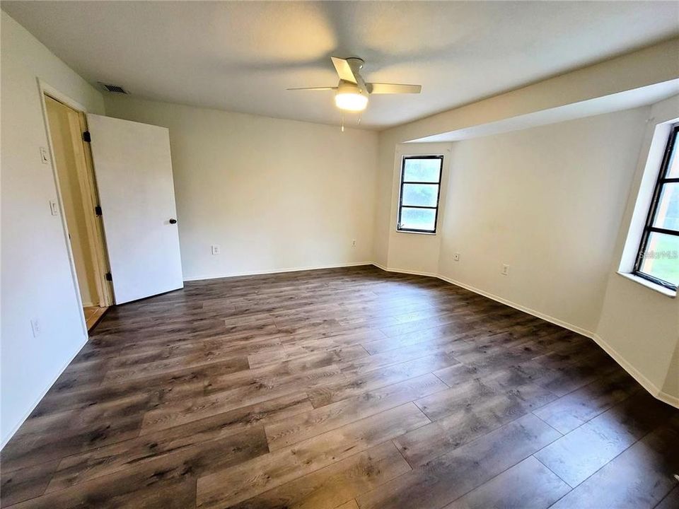 Active With Contract: $1,575 (3 beds, 2 baths, 1510 Square Feet)