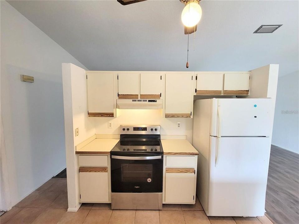 Active With Contract: $1,575 (3 beds, 2 baths, 1510 Square Feet)