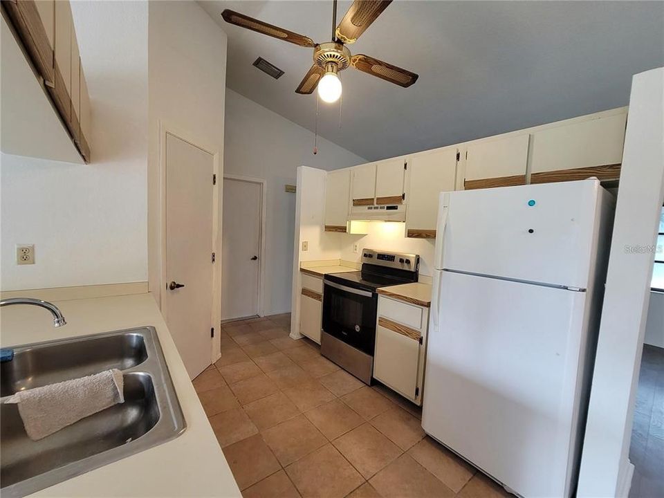 Active With Contract: $1,575 (3 beds, 2 baths, 1510 Square Feet)