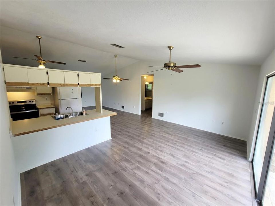 Active With Contract: $1,575 (3 beds, 2 baths, 1510 Square Feet)