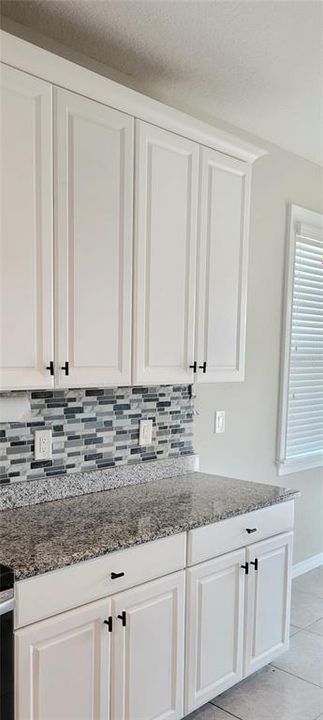 Под контрактом: $429,900 (4 спален, 2 ванн, 2750 Квадратных фут)