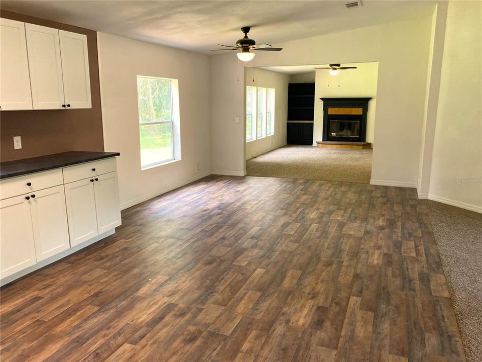 Под контрактом: $179,000 (3 спален, 2 ванн, 1701 Квадратных фут)