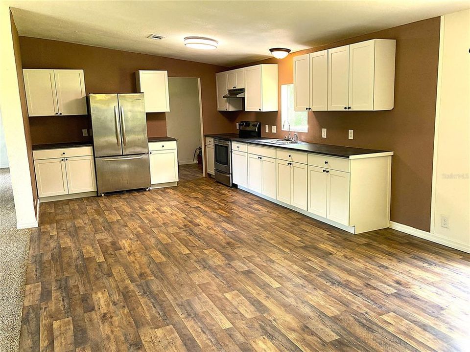 Под контрактом: $179,000 (3 спален, 2 ванн, 1701 Квадратных фут)