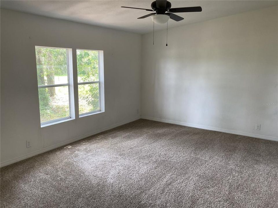 Под контрактом: $179,000 (3 спален, 2 ванн, 1701 Квадратных фут)