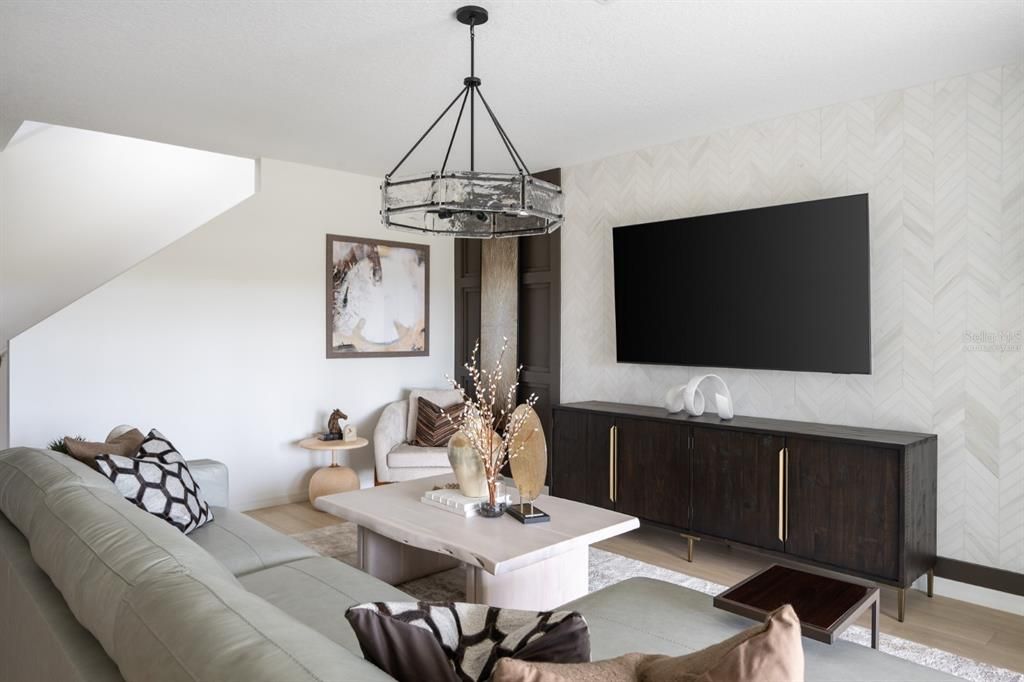 Activo con contrato: $479,990 (5 camas, 3 baños, 3184 Pies cuadrados)