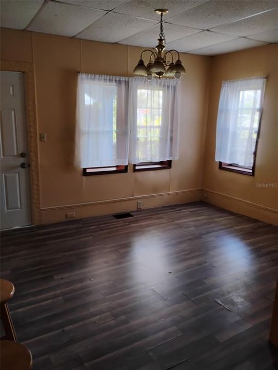 Active With Contract: $165,000 (3 beds, 2 baths, 1616 Square Feet)