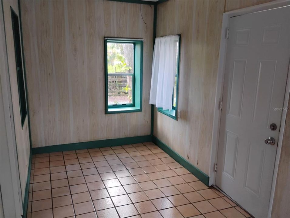 Active With Contract: $165,000 (3 beds, 2 baths, 1616 Square Feet)