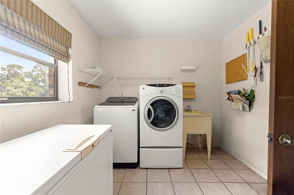 For Sale: $610,000 (3 beds, 2 baths, 2199 Square Feet)