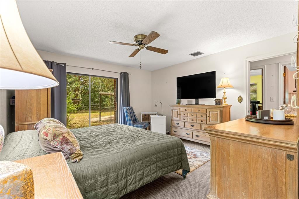 For Sale: $610,000 (3 beds, 2 baths, 2199 Square Feet)