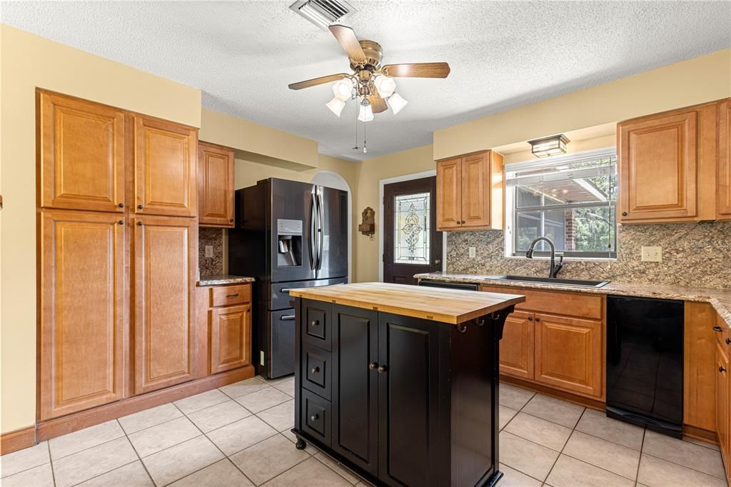 For Sale: $610,000 (3 beds, 2 baths, 2199 Square Feet)