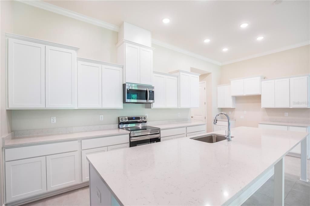 Под контрактом: $559,900 (4 спален, 3 ванн, 3130 Квадратных фут)