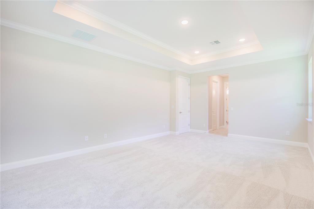 Под контрактом: $559,900 (4 спален, 3 ванн, 3130 Квадратных фут)