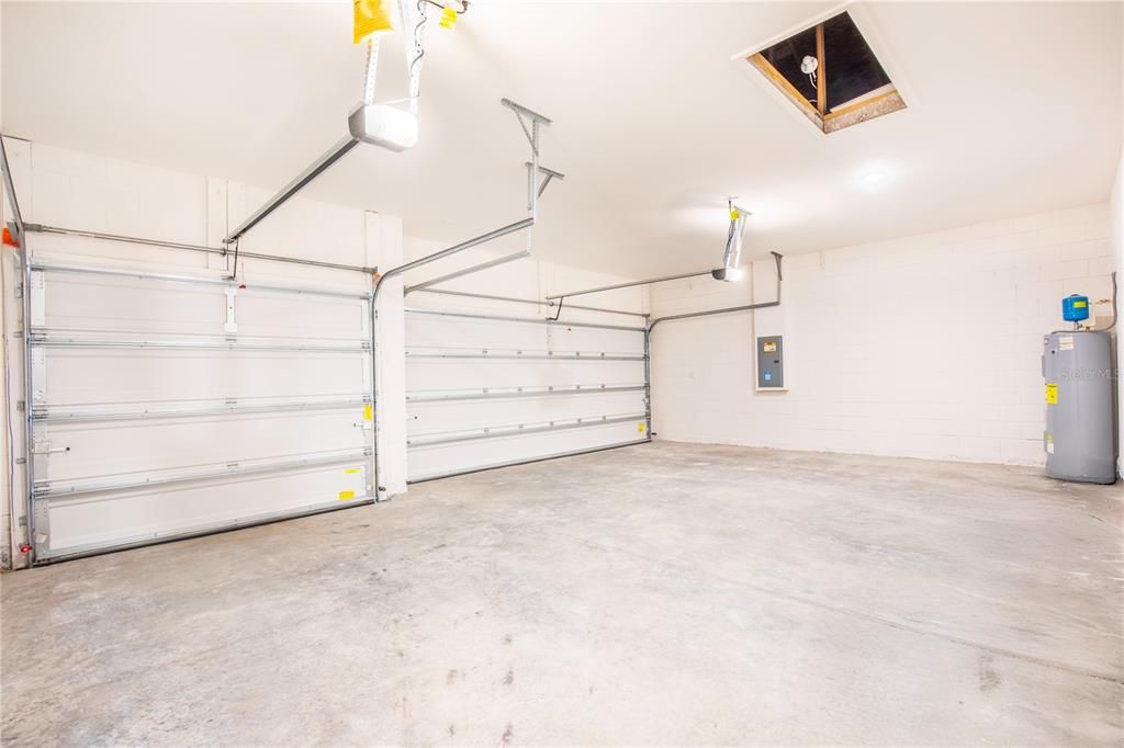 Под контрактом: $559,900 (4 спален, 3 ванн, 3130 Квадратных фут)