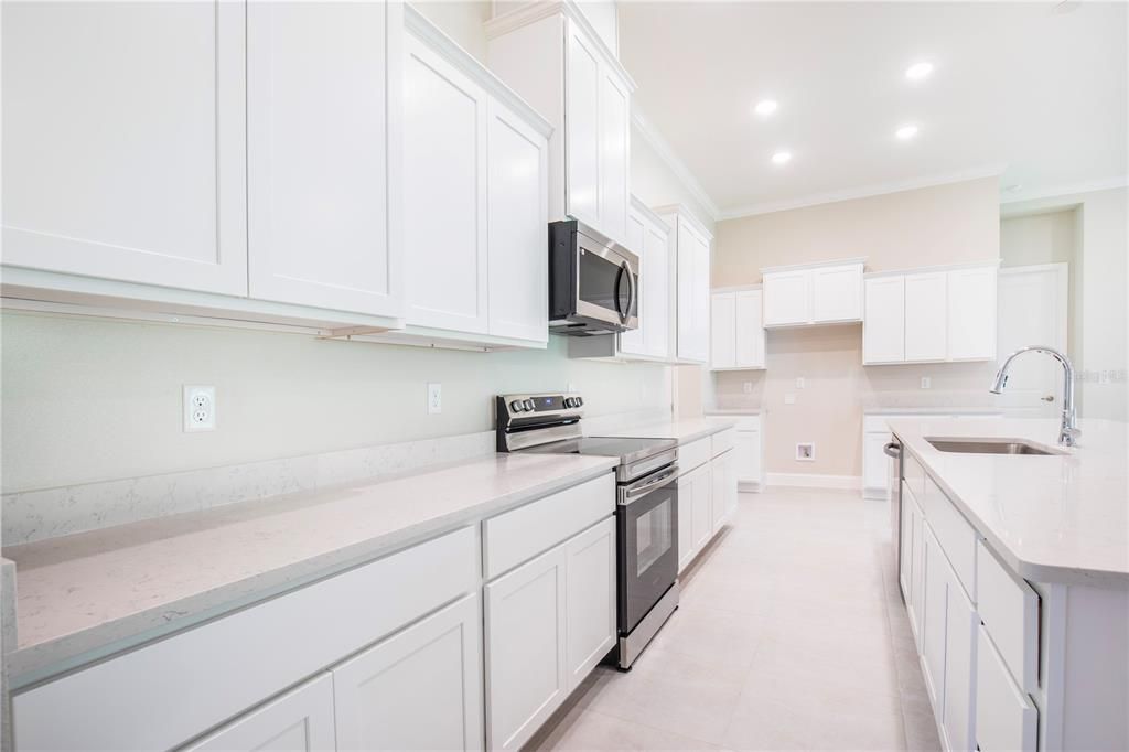 Под контрактом: $559,900 (4 спален, 3 ванн, 3130 Квадратных фут)