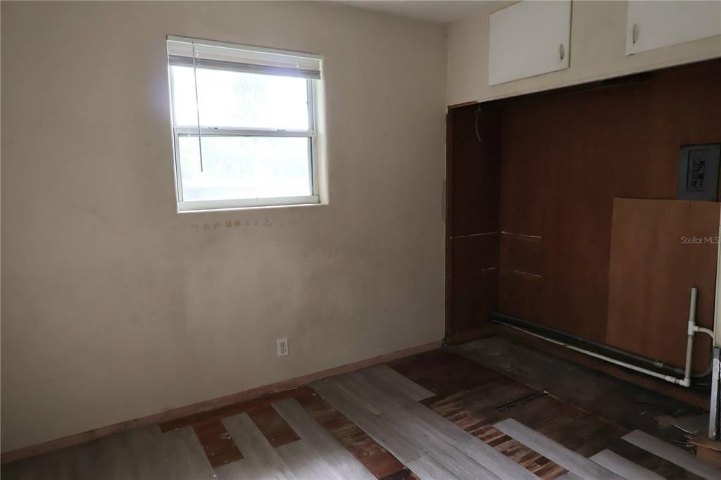 Под контрактом: $210,000 (3 спален, 1 ванн, 1120 Квадратных фут)