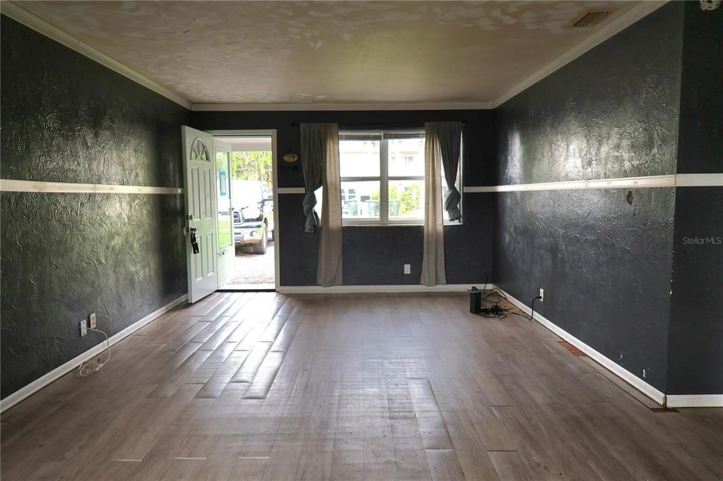 Под контрактом: $210,000 (3 спален, 1 ванн, 1120 Квадратных фут)