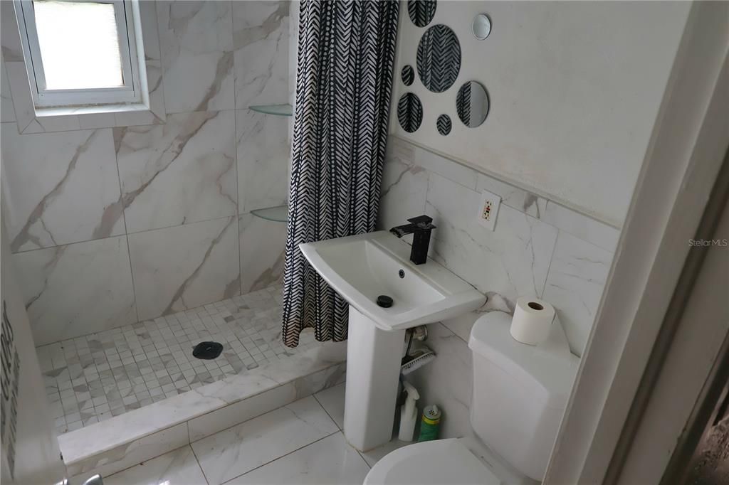 Под контрактом: $210,000 (3 спален, 1 ванн, 1120 Квадратных фут)