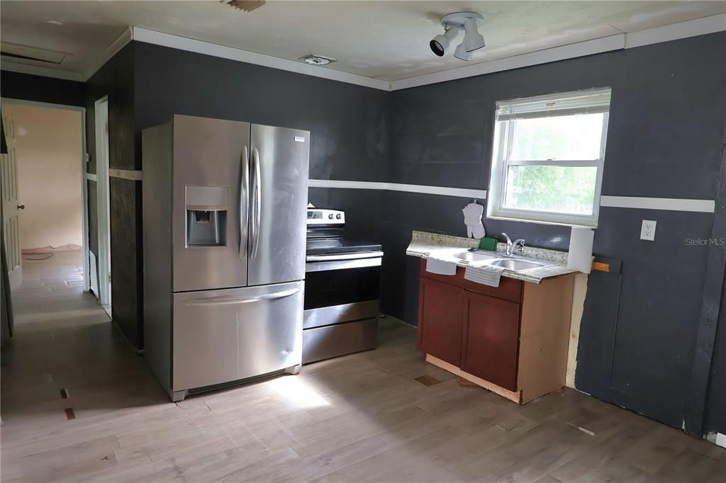 Под контрактом: $210,000 (3 спален, 1 ванн, 1120 Квадратных фут)