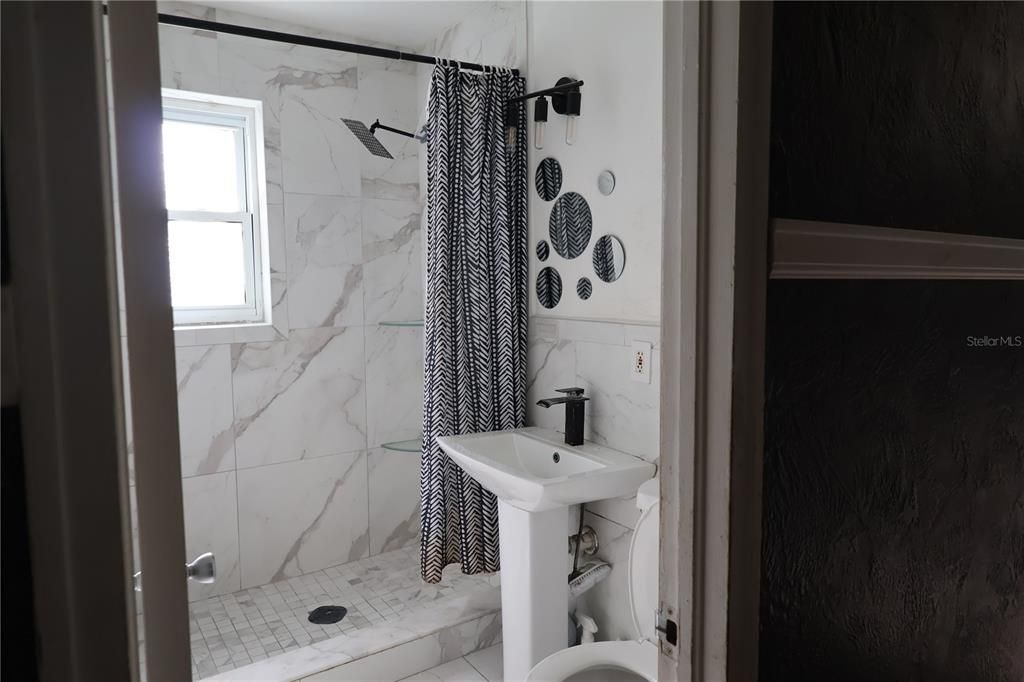 Под контрактом: $210,000 (3 спален, 1 ванн, 1120 Квадратных фут)