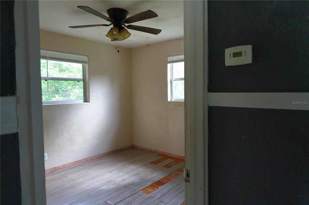 Под контрактом: $210,000 (3 спален, 1 ванн, 1120 Квадратных фут)