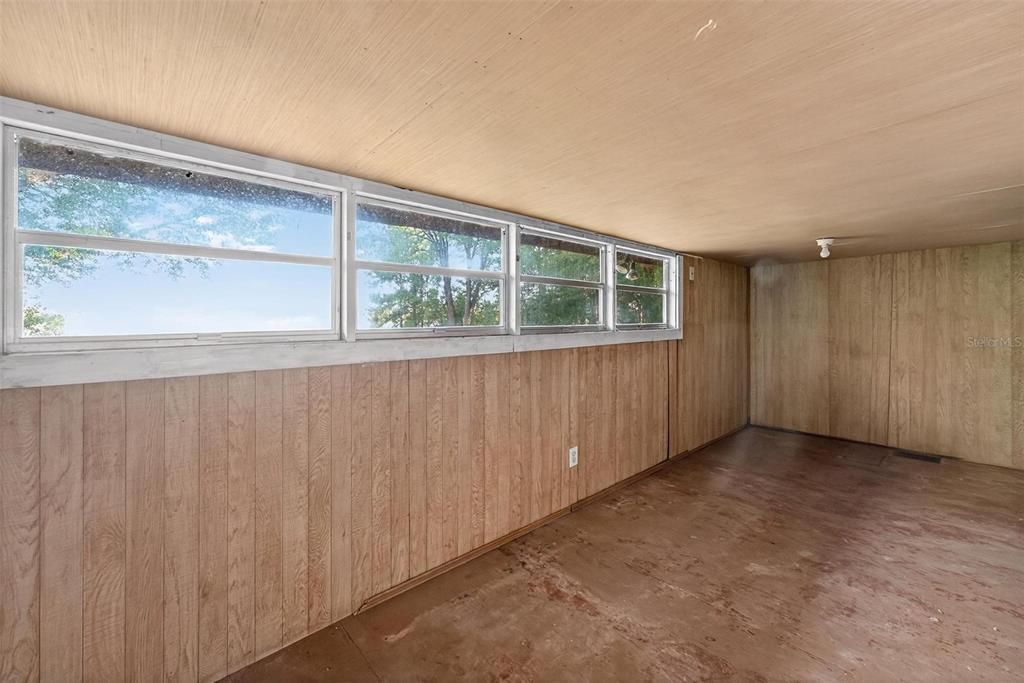 待售: $225,000 (2 贝兹, 1 浴室, 908 平方英尺)