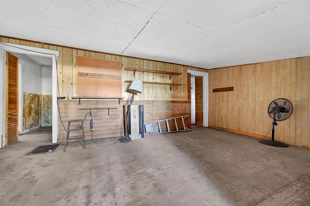 待售: $225,000 (2 贝兹, 1 浴室, 908 平方英尺)