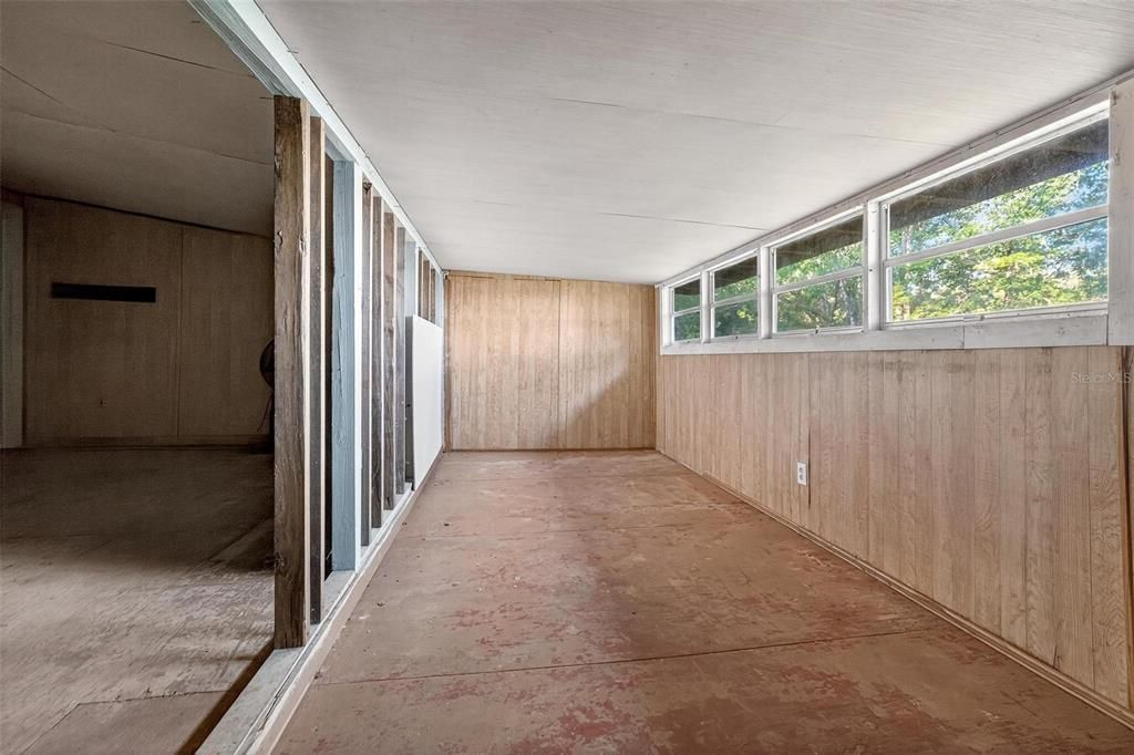 待售: $225,000 (2 贝兹, 1 浴室, 908 平方英尺)